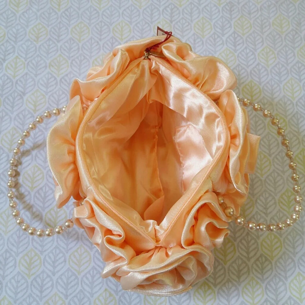 🆕Gorgeous handmade Rose Purse with Pearl handles